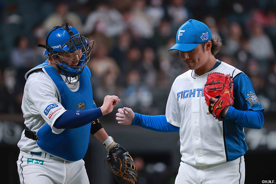 4回表、伊藤投手と宇佐見選手