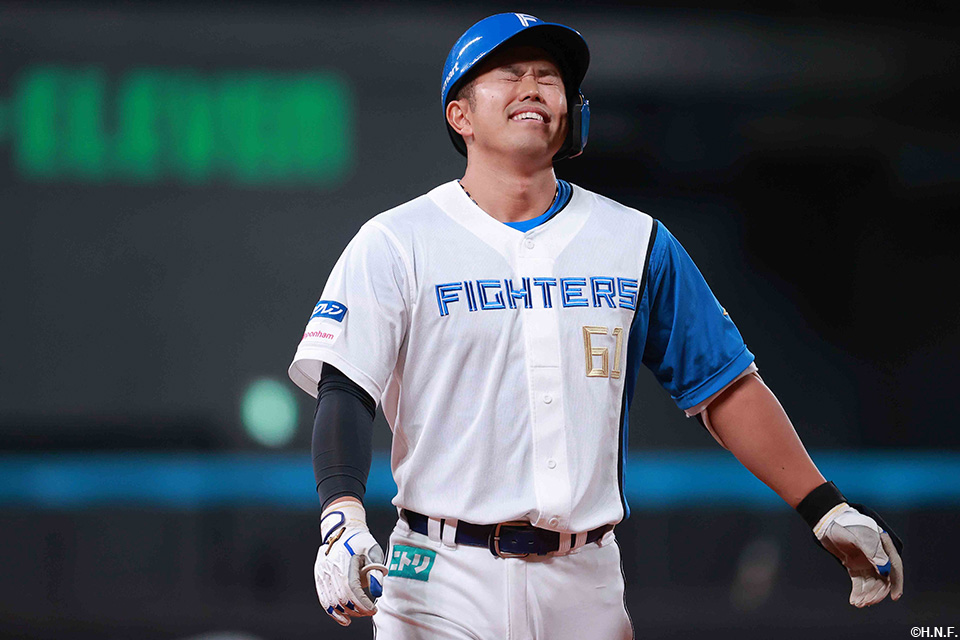 6回裏、右飛に倒れる今川選手