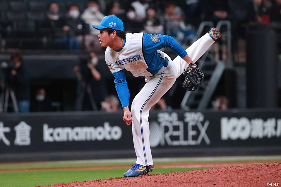 8回、三番手の宮内投手01