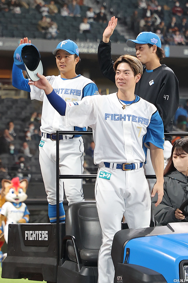 今日のヒーロー、鈴木投手、奈良間選手、松本剛選手03