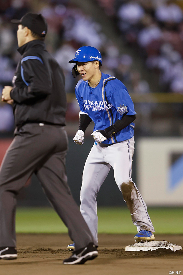 5回表、二塁打を放つ矢澤選手02