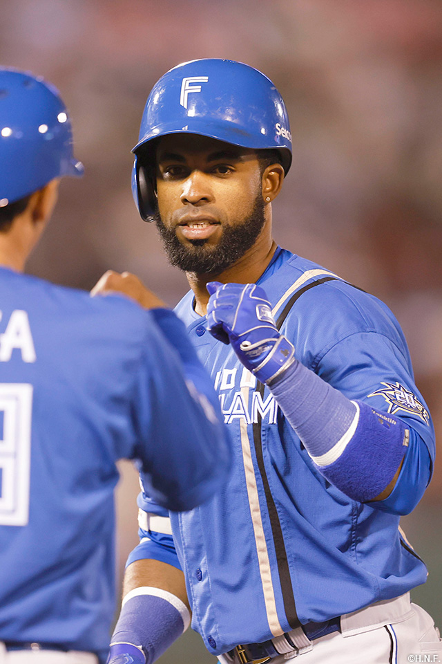 5回表、適時打を放つアルカンタラ選手02