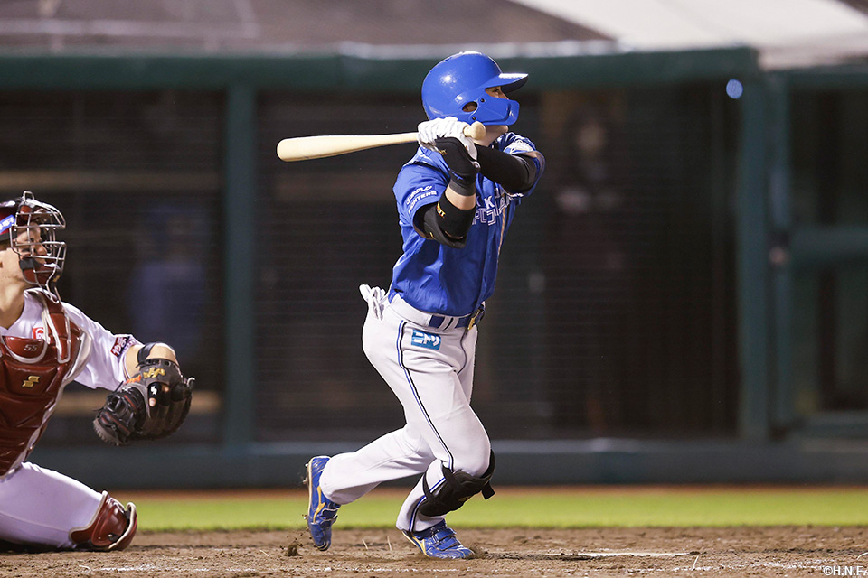 5回表、適時打を放つ上川畑選手01