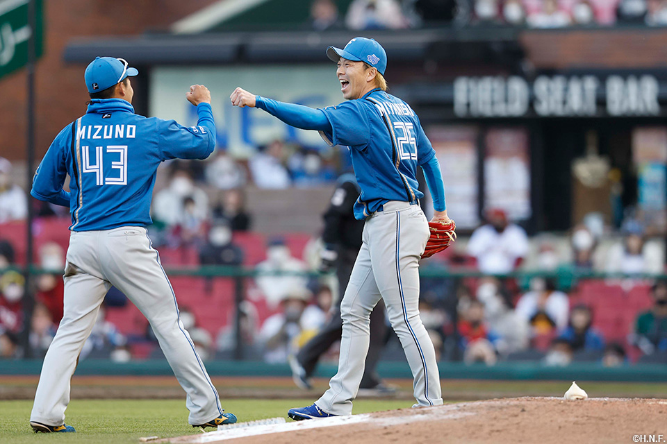 9回、三番手の宮西投手