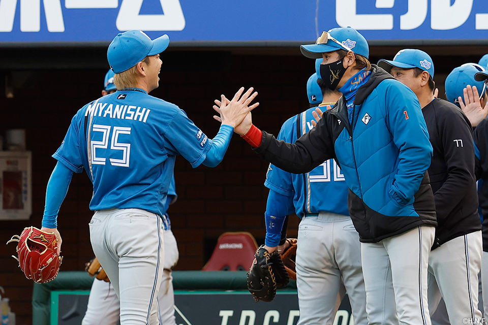 宮西投手と新庄監督