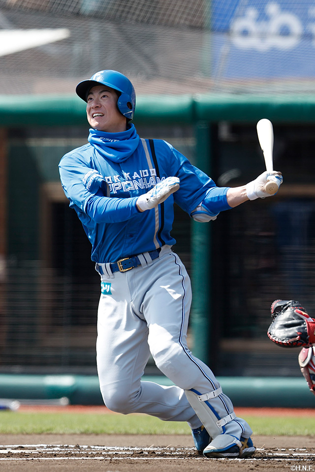 1回表、先頭打者本塁打を放つ松本剛選手02