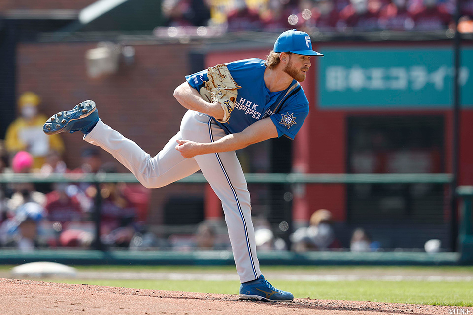 3回、二番手のメネズ投手