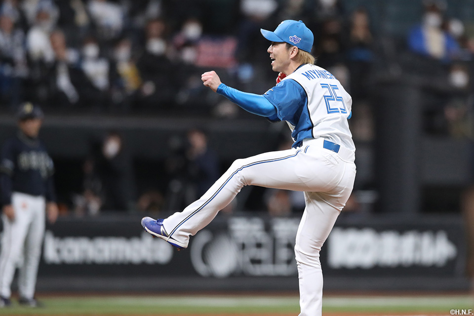 8回、四番手の宮西投手