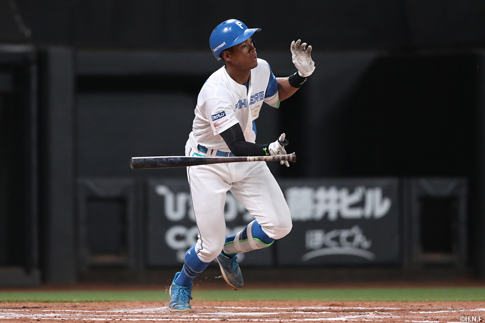 2回裏、好守に阻まれアウトとなった万波選手