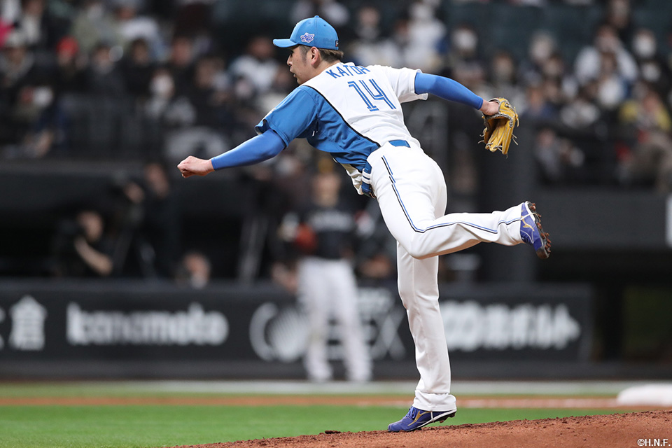 6回表のピンチを抑えた加藤貴投手