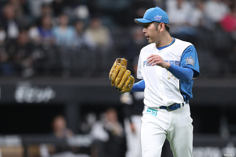 7回表を抑えた加藤貴投手