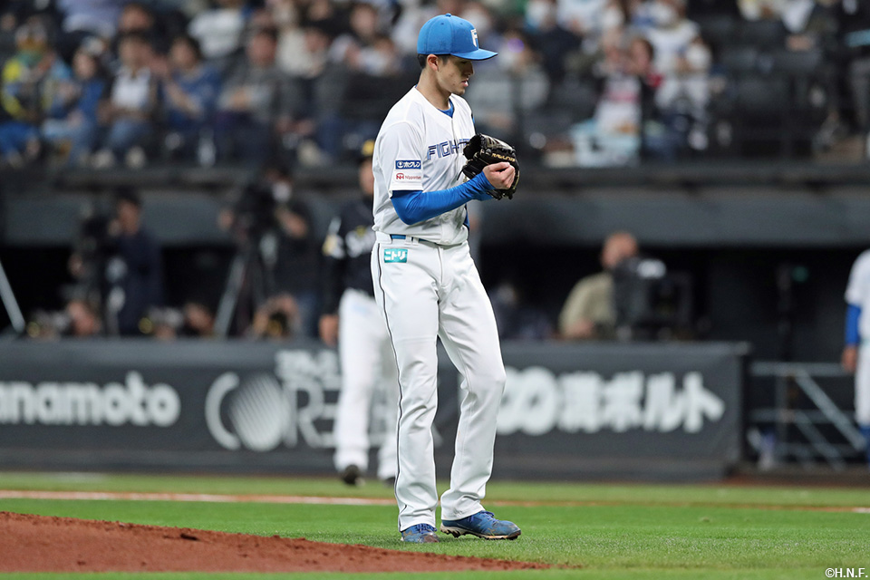 5回表を三者凡退に抑えた上沢投手