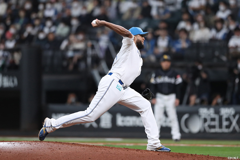 8回、二番手のロドリゲス投手