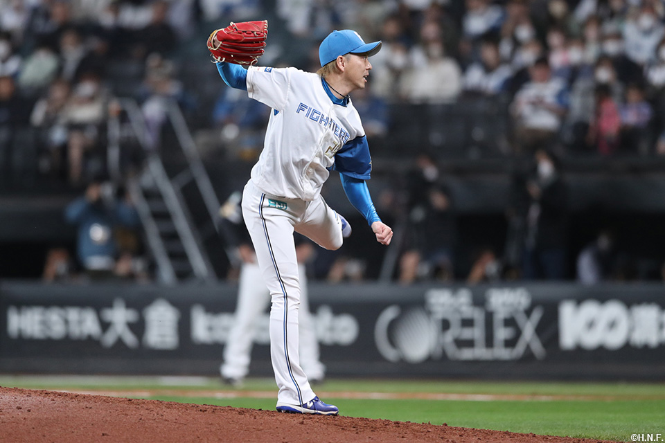 8回、三番手の宮西投手