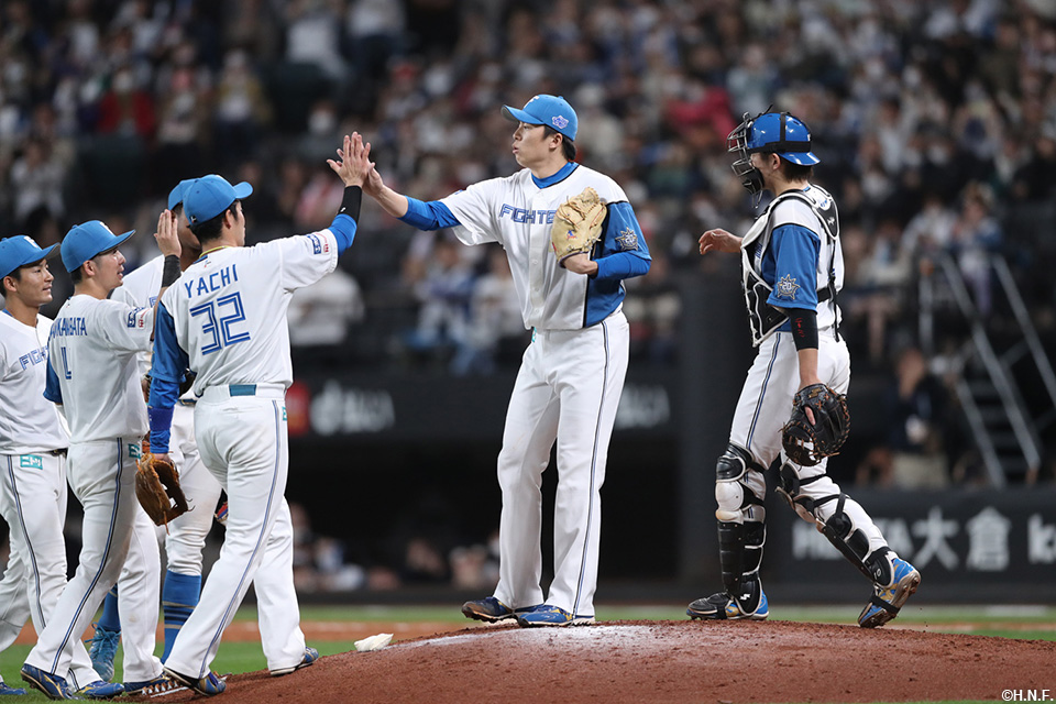 田中正投手が抑えてゲームセット02