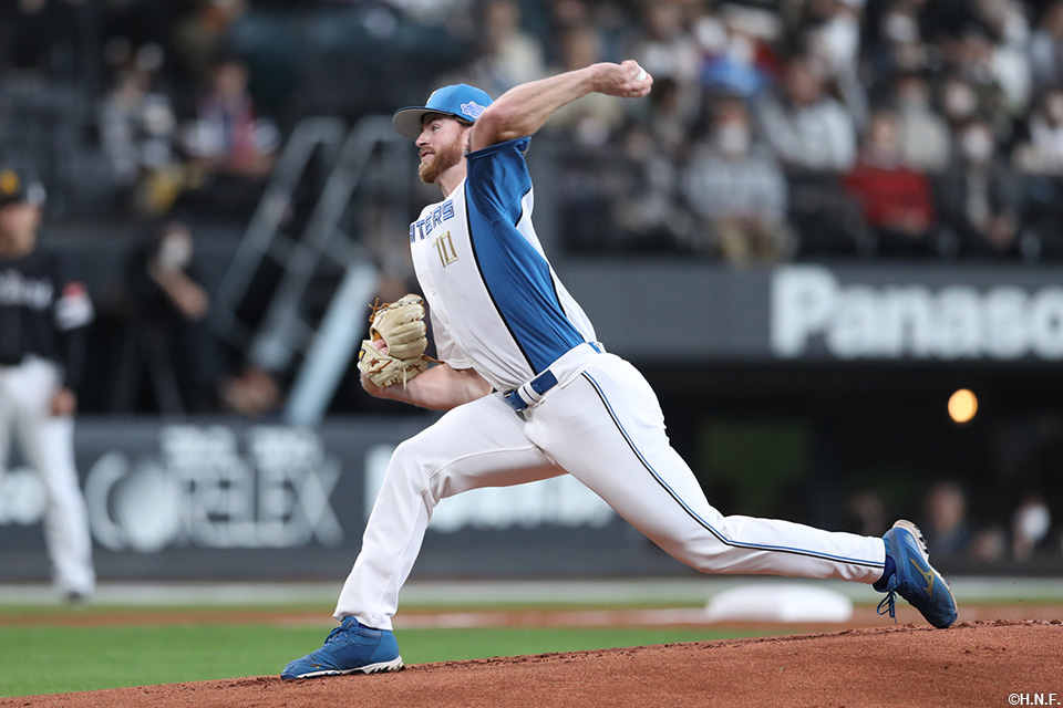 先発のメネズ投手