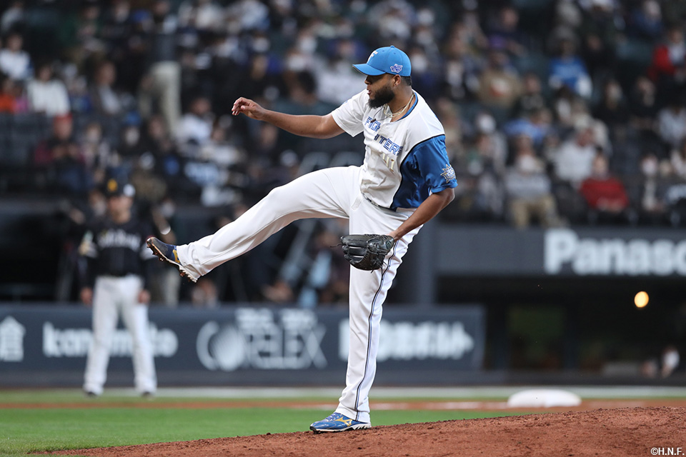 8回、五番手のロドリゲス投手