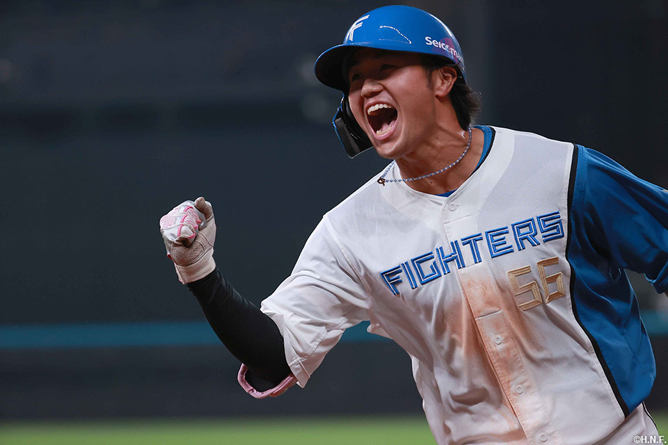 8回裏、スクイズを成功させた細川選手01