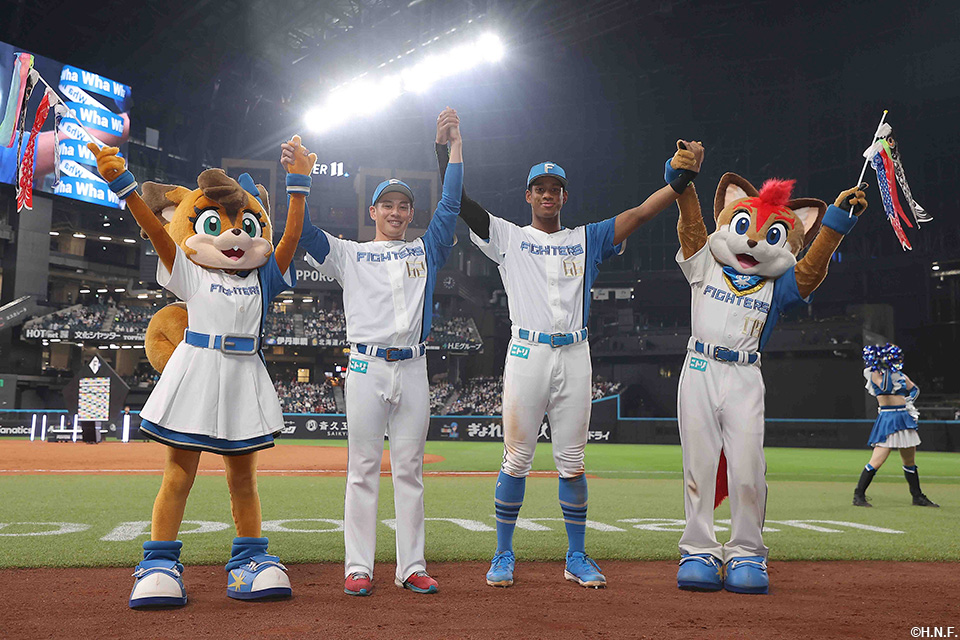 今日のヒーロー、宮内投手と万波選手