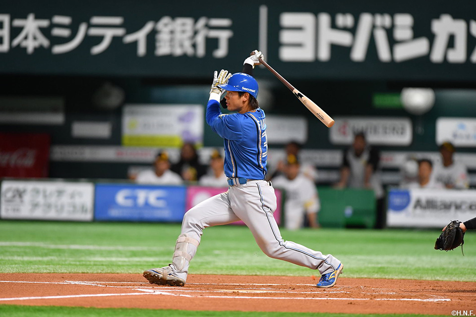 6回表、移籍後初安打を放つ福田光選手