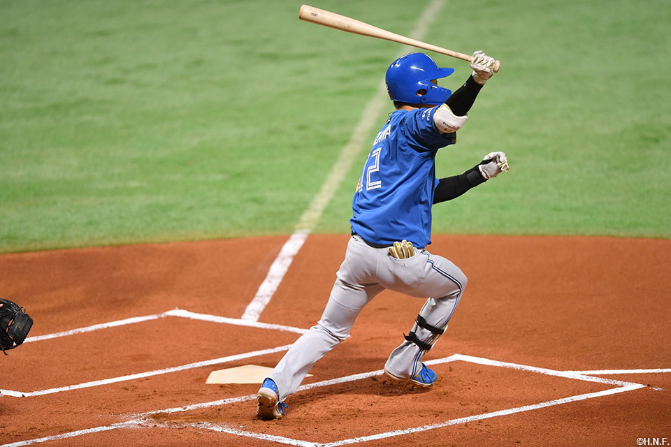 1回表、二塁打を放つ矢澤選手01