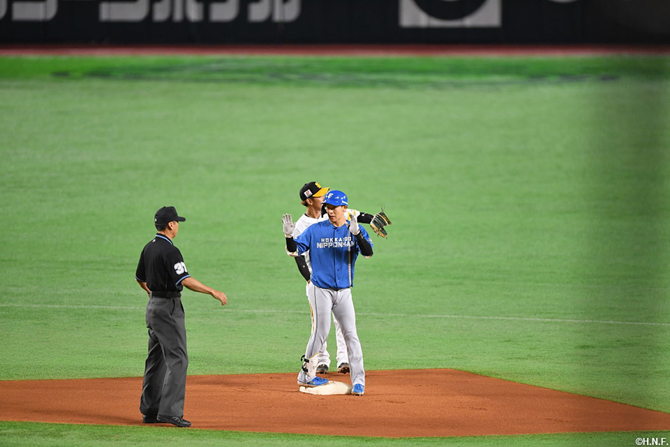 1回表、二塁打を放つ矢澤選手02