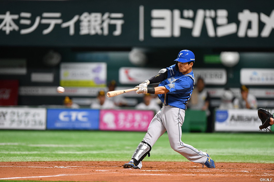 3回表、二塁打を放つ水野選手01