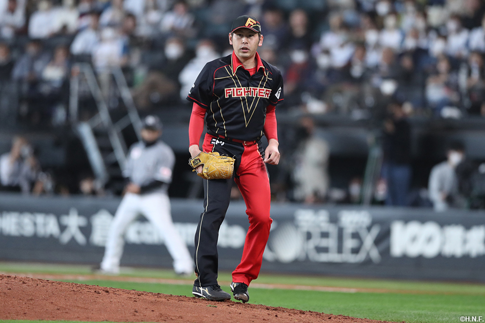 4回表を抑えた加藤貴投手