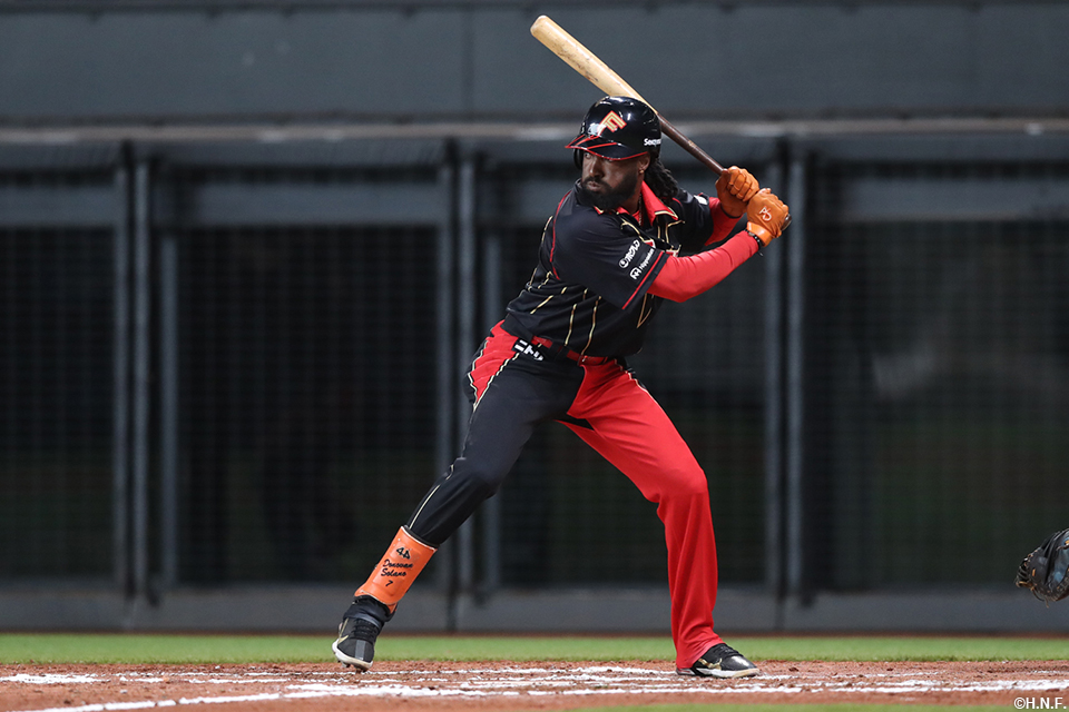 6回裏、一軍初打席を迎えるハンソン選手01