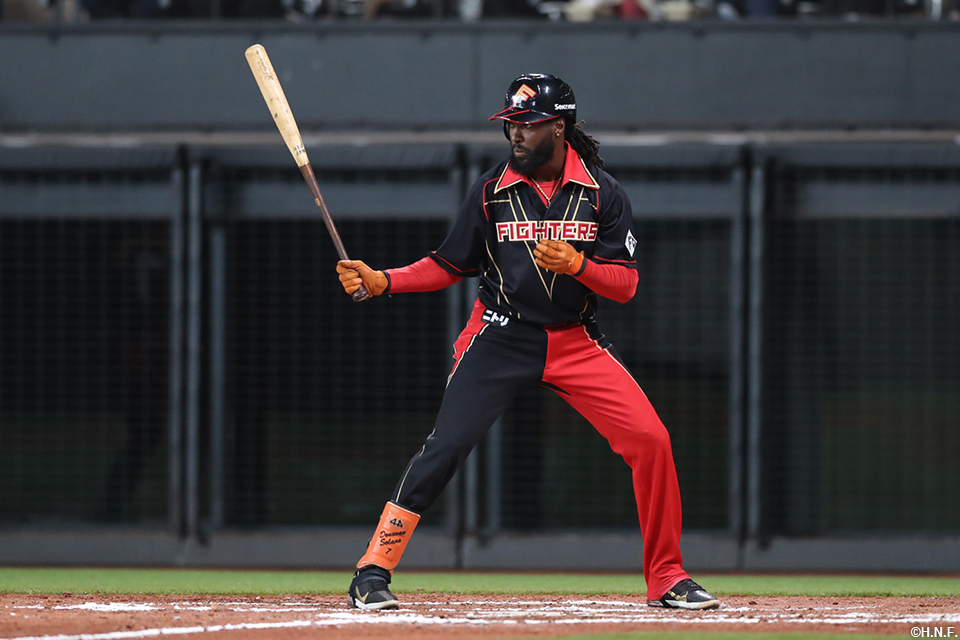 6回裏、一軍初打席を迎えるハンソン選手02