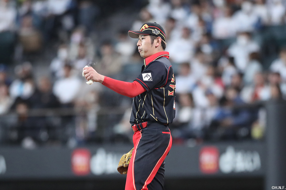 7回表を抑えた加藤貴投手