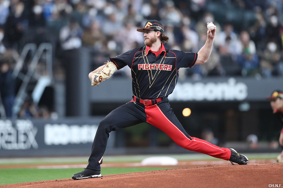 先発のメネズ投手