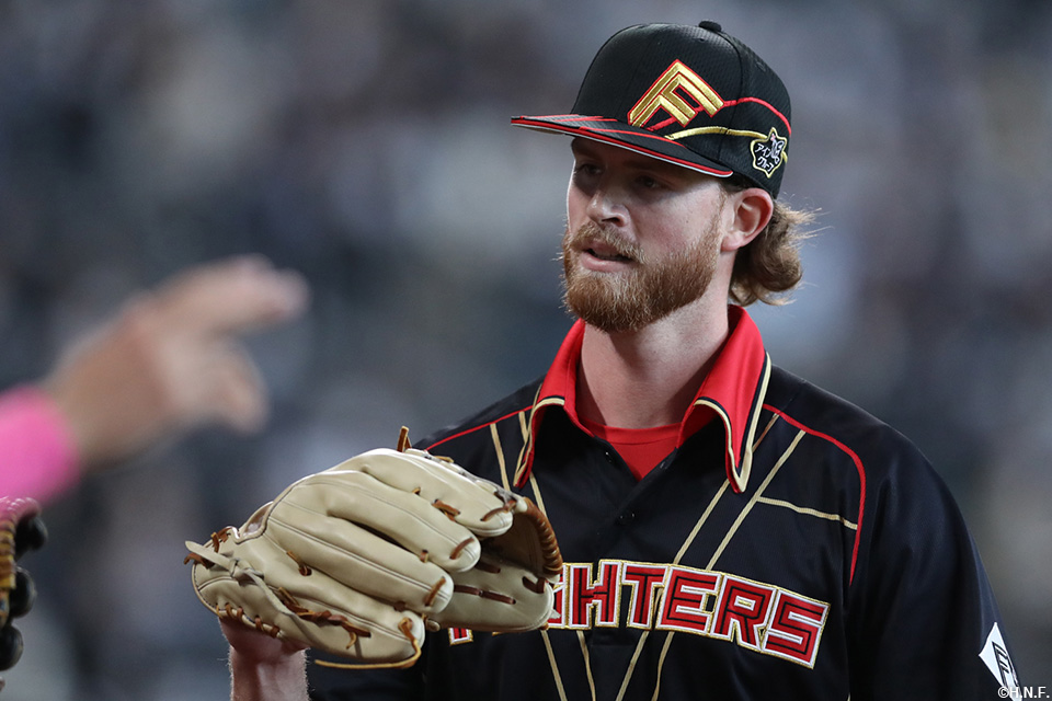 2回表を無失点に抑えたメネズ投手