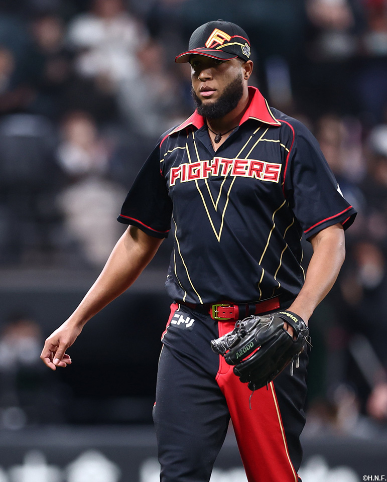 8回、五番手のロドリゲス投手