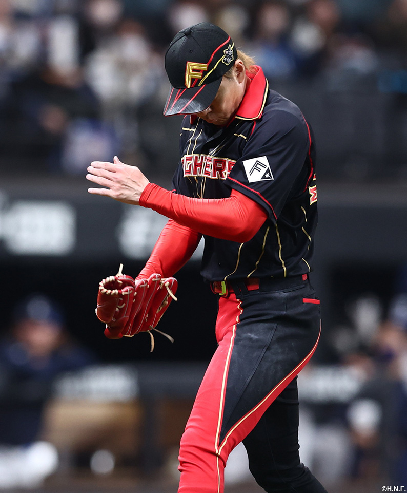 10回、七番手の宮西投手