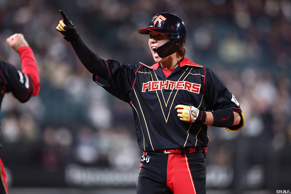 5回裏、先制のタイムリーを放つ清水選手02