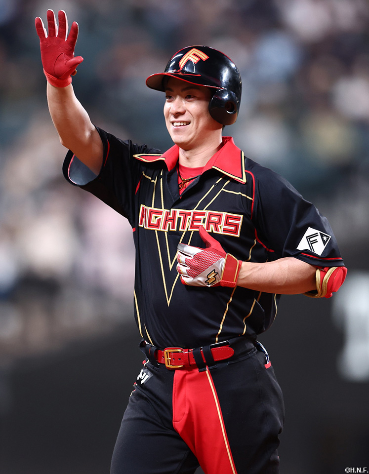 5回裏、タイムリーを放つ松本剛選手02