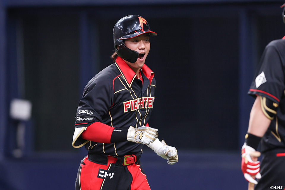 4回表、適時本塁打を放つ福田光選手02