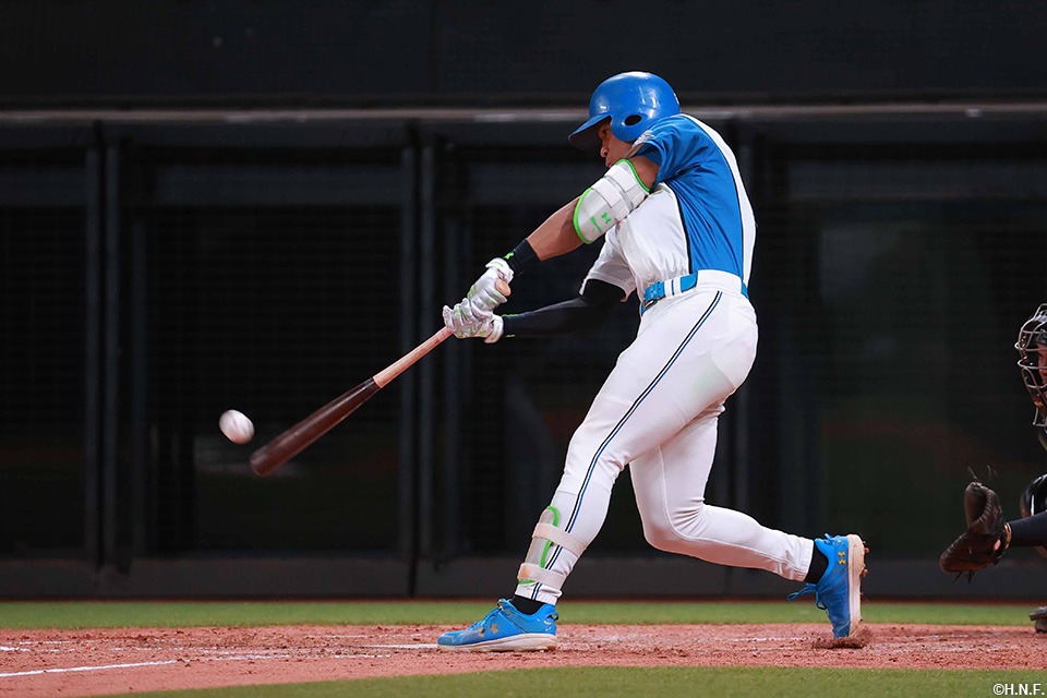 3回裏、二塁打を放つ万波選手01