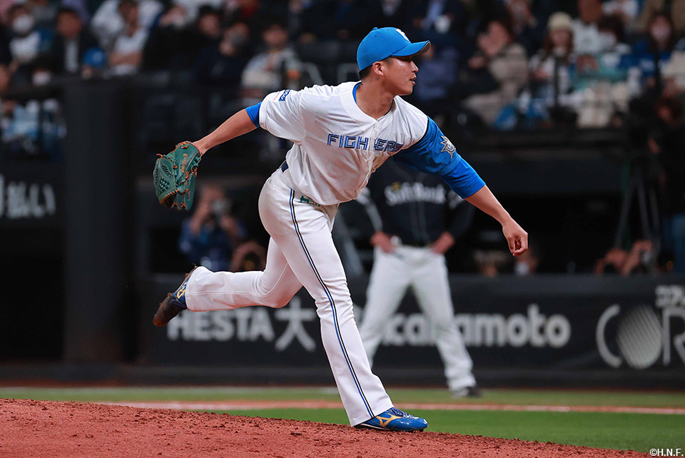 9回、六番手の長谷川投手