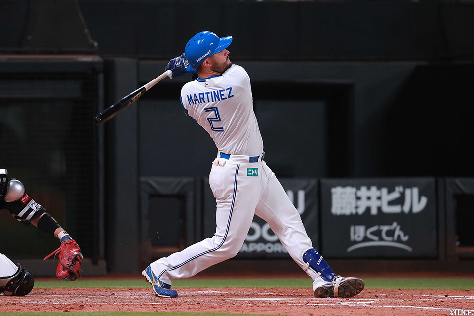 5回裏、レフトへ本塁打を放つマルティネス選手02