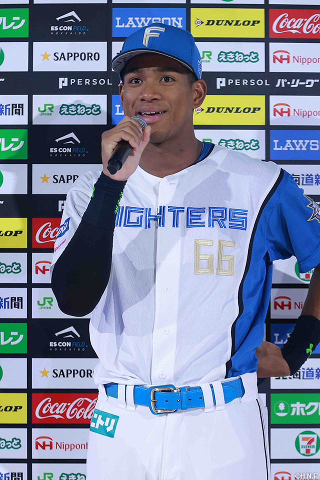 ヒーローの万波選手01