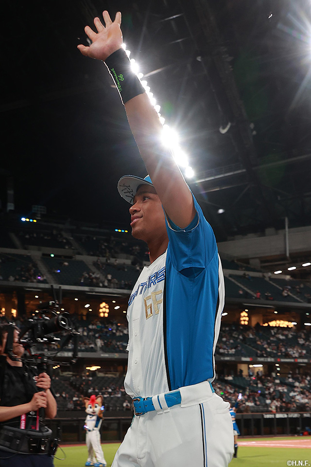 ヒーローの万波選手02