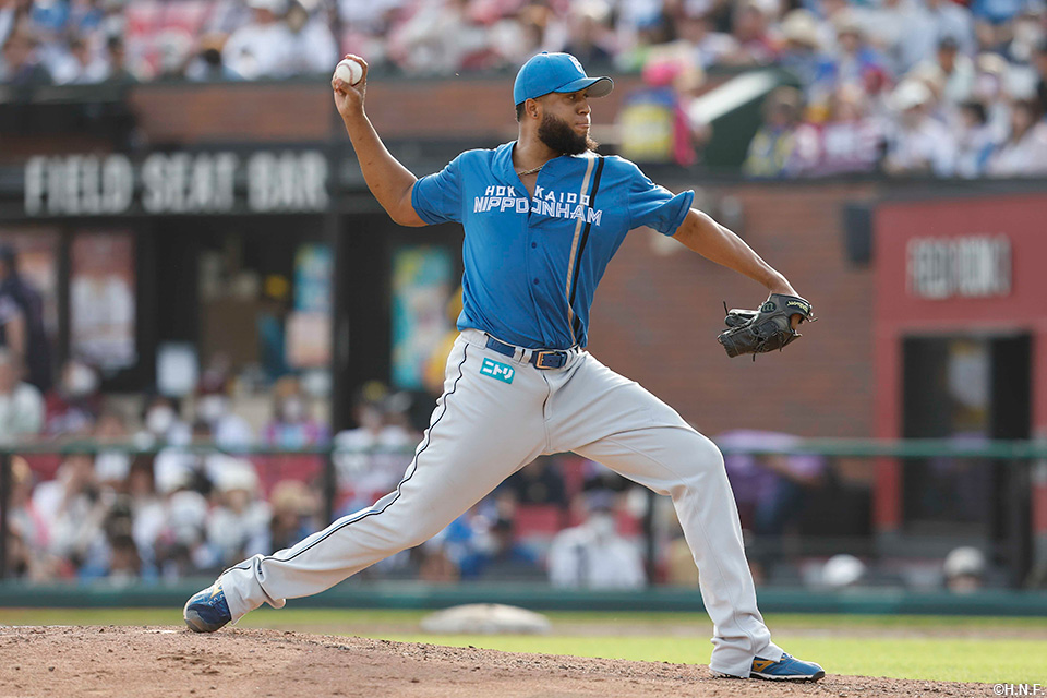 8回、四番手のロドリゲス投手