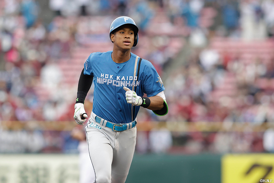 2回表、本塁打を放った万波選手02