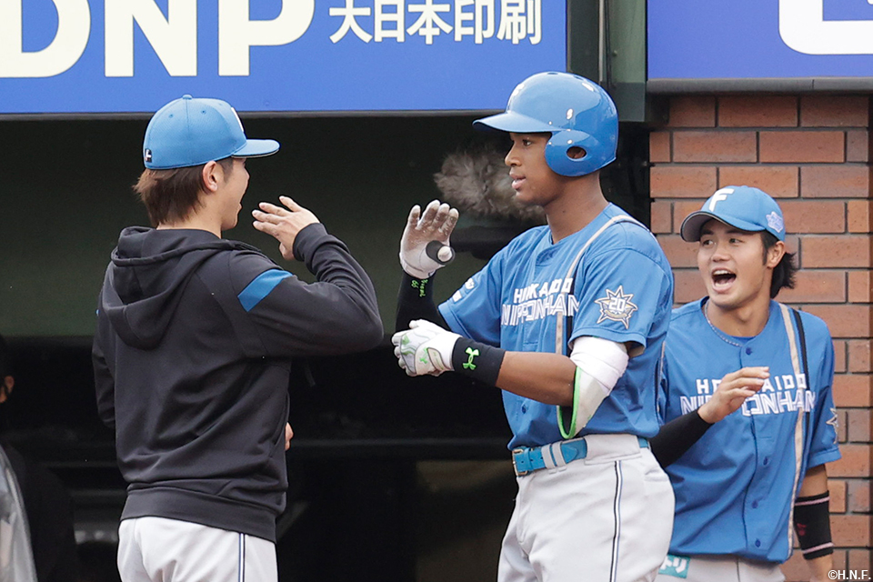 2回表、本塁打を放った万波選手03