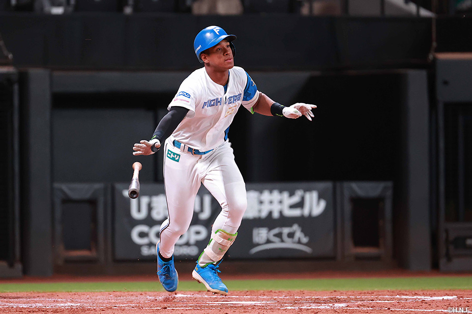 4回裏、同点本塁打を放つ万波選手02