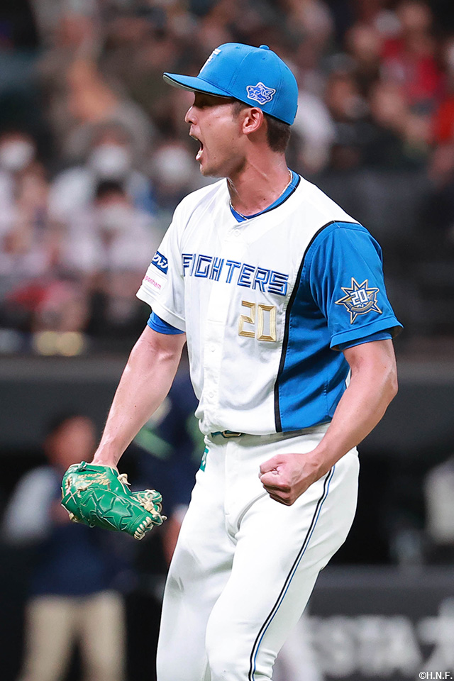 5回表を抑えた上原投手01