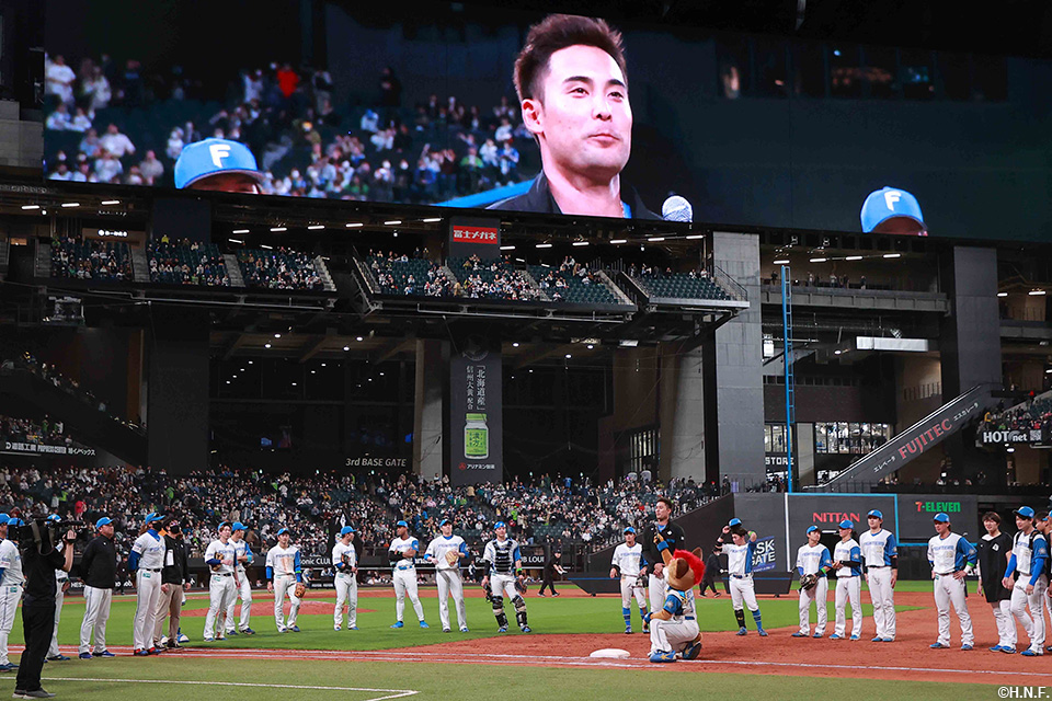 上原投手を中心に勝利の儀式01