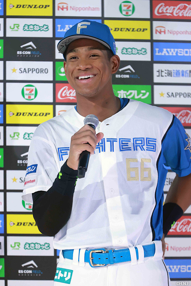 ヒーローの万波選手